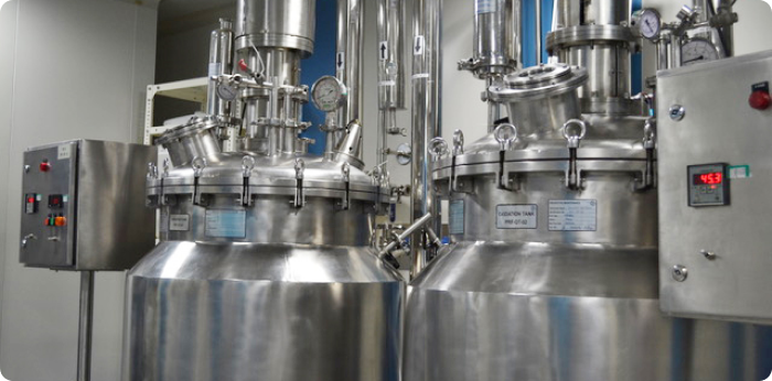 GMP-compliant stainless steel reactors used in peptide API and pharmaceutical manufacturing