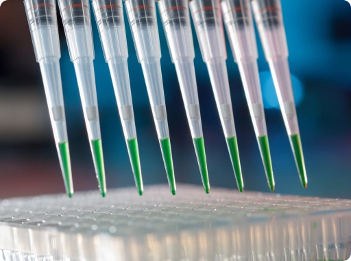 Automated pipetting in high-throughput drug screening
