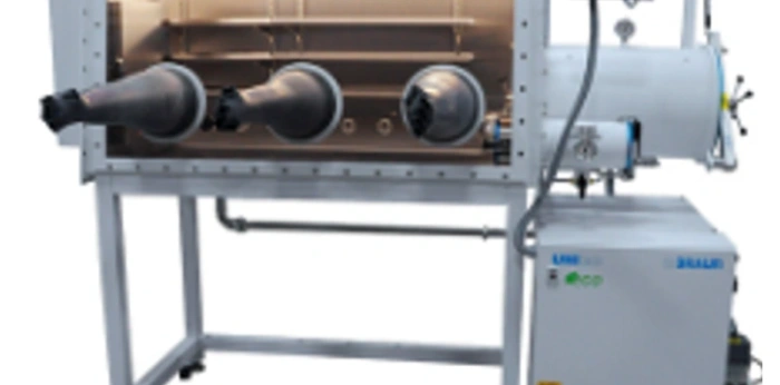 Glove box isolator used in pharmaceutical manufacturing